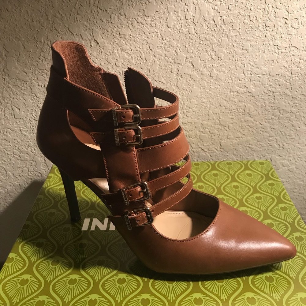 Luggage leather brown heel